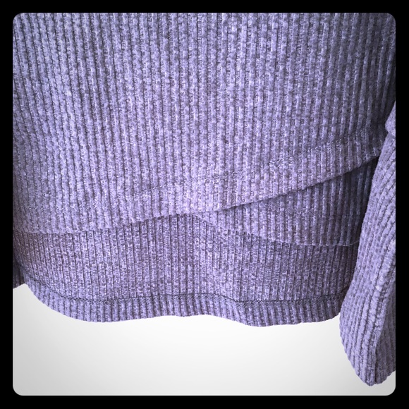 Must have Heather Gray ribbed cross back crop top! - Picture 2 of 7